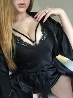 thatsubiegirl:  I went shopping for clothes and I spent more at Victoria secret than I did anywhere else. But this silk night gown and robe tho fuck I feel like a queen haha. 