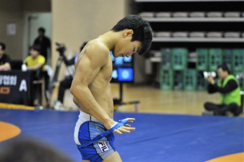 tolerance-women: allie-korean-gay: koreangay15aaaa: 귀여운 레슬링 선수 Cute wrestling twink 저 이쪽으로 복귀했어요!! 지