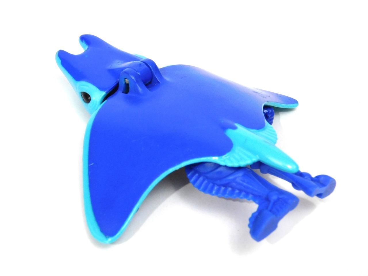 bitterbuttercups:  Manta Ray was a Beast Wars McDonalds roy released in a set of