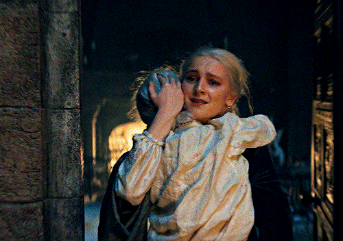 ALICENT Holding Her Daughter, HELAENA (1.04) HELAENA Holding Her Daughter, JAEHAERA (2.01)