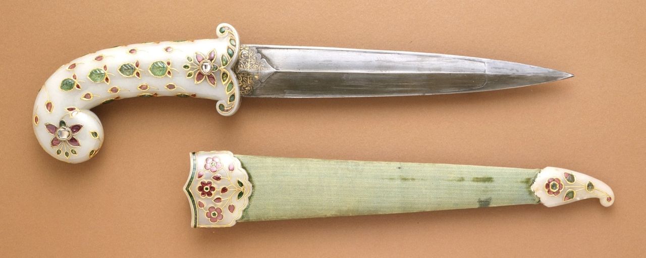 art-of-swords:  Mughal Dagger  Dated: circa 1675-1700 (sheath fittings, circa 1800)