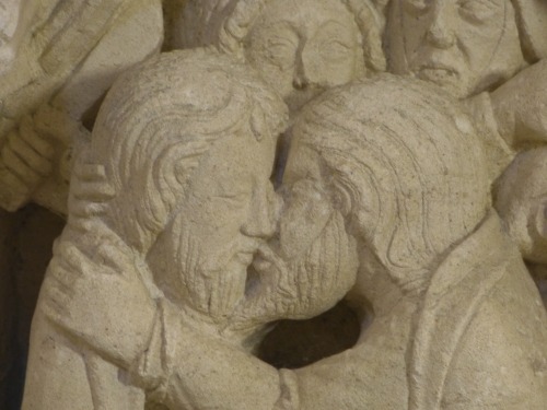 ne-ro-li: gay medieval art lol in D. Inês de Castro’s tomb in Alcobaça, Portugal