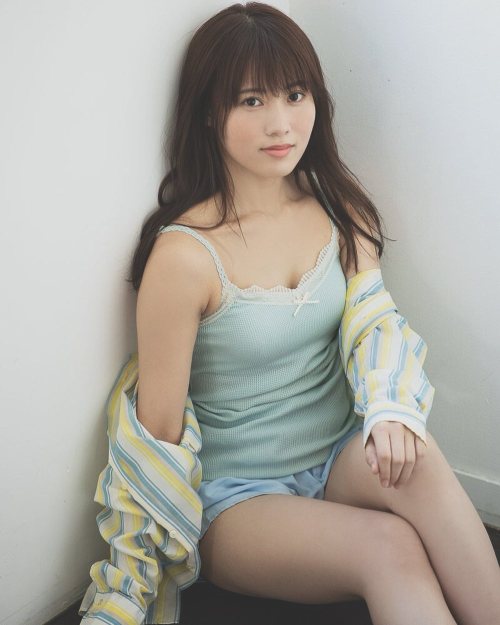 soimort48:  「AKB48 Team 8 6th Anniversary Book」 岡部麟  https://www.amazon.co.jp/dp/4334902553/