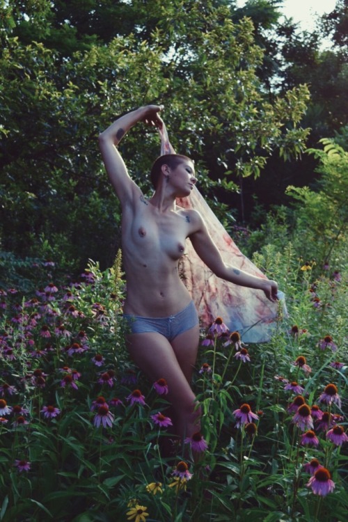 sexualesurience: photographer:  Caroline&lt;3 model: Cassis BernadetteIf you care about cre