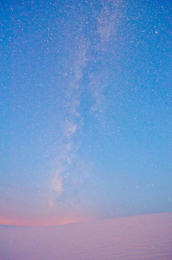 tulipnight:  The Milky Way over White Sands,