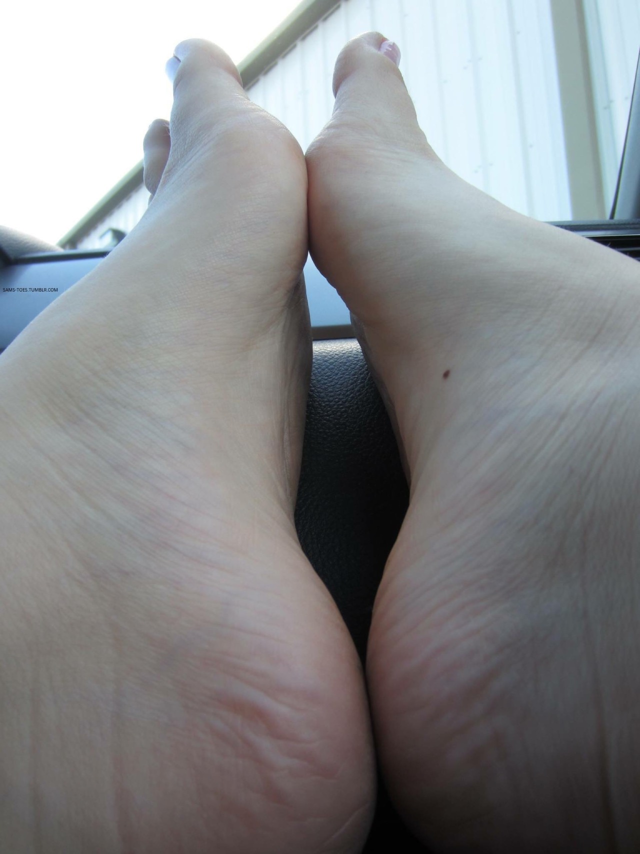 sams-toes:  My poor tired feet spent the whole day walking around getting dirty and