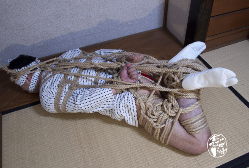 500 個の「スキ!」 Model : Tabigarasu Shibari &amp; Photo : Naganawa-tsukai 豆絞り男　逆海老縛り
