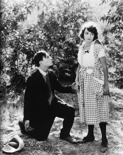 bustergirl:  whataboutbobbed:  Sybil Seely (January 2, 1902 – June 26, 1984) &amp; Buster Keaton  Happy Birthday Sybil! We adore you &lt;3 