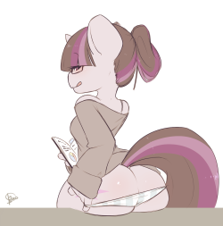 ponycuddles:  terra-nsfw:  Lazily drawn and