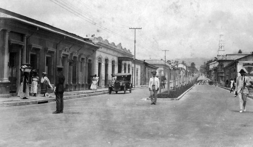 Calle Arce, Basilica del Sagrado Corazon y Hospital Rosales.