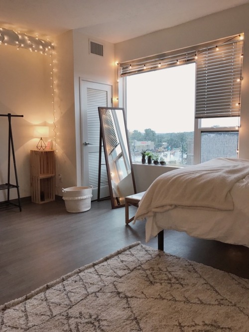 coolgirlsunday:my apartment is finally coming together ☺️