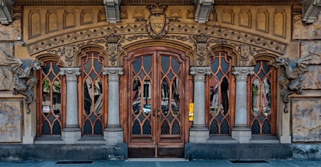 lostprofile:ART NOUVEAU PORTALS1. Salvador Valeri i Pupurull, Casa Comalat, 1911, Barcelona, Diagonal 442D; 2. Josef Maria Olbrich, Glücherthhaus, 1901, Darmstadt, Mathildehöhe; 3. Gottardo Gussoni, Casa dei Draghi, 1918/20, Torino, Corso Francia 23;