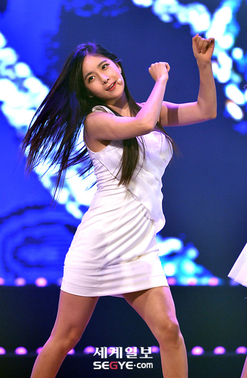korean-dreams-girls:  HyunYoung (Rainbow) - Korean Popular Culture and Arts Awards Pics