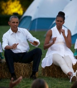 accras:  The President and First Lady just being Barack &amp; Michelle &lt;3  I so love them