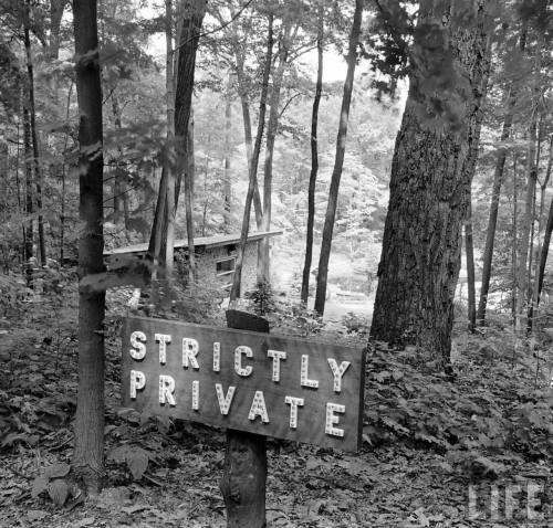 Strictly Private(Walter Sanders. 1950)