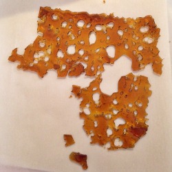 dejanentendu:  Trainwreck shatter, I love being friends with an extract artist who’s wonderful at what he does