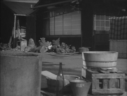 365filmsbyauroranocte: Record of a Tenement Gentleman (Yasujirō Ozu, 1947)