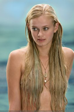 faptothefamous:Sara Paxton