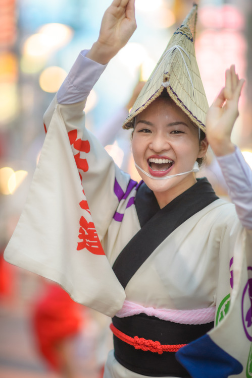 Another team I am looking forward to seeing at the Koenji Awaodori is Edokko-ren. Their dance tells 