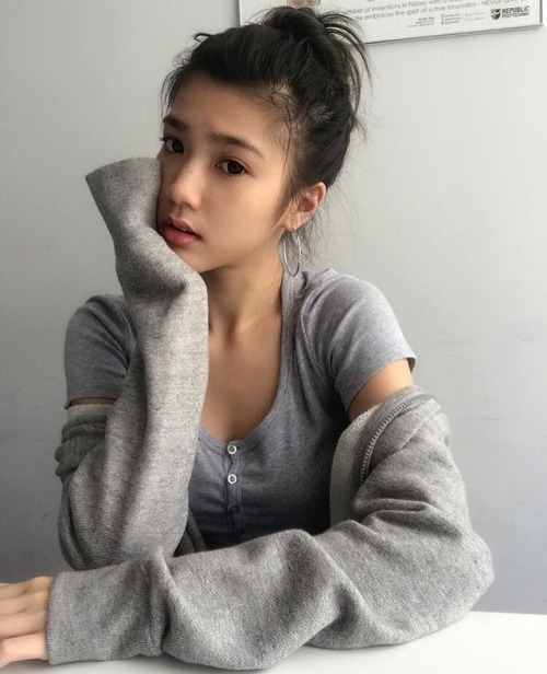 asian-teen-girl:This truly beautiful girl! What a jewel, a gem.  She looks like the kind of girl tha