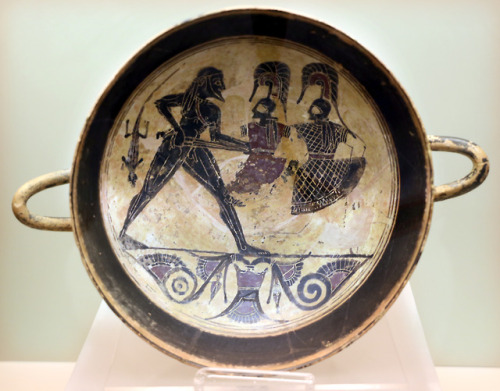 Heracles battles the Amazons.  Interior of a Laconian black-figure kylix, attributed to the Arcesila