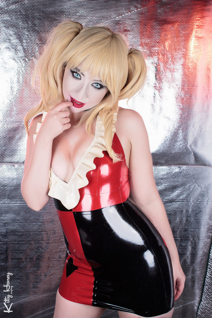 hotcosplaychicks:  Harley Quinn Latex Dress by Kitty-Honey   Follow us on Twitter
