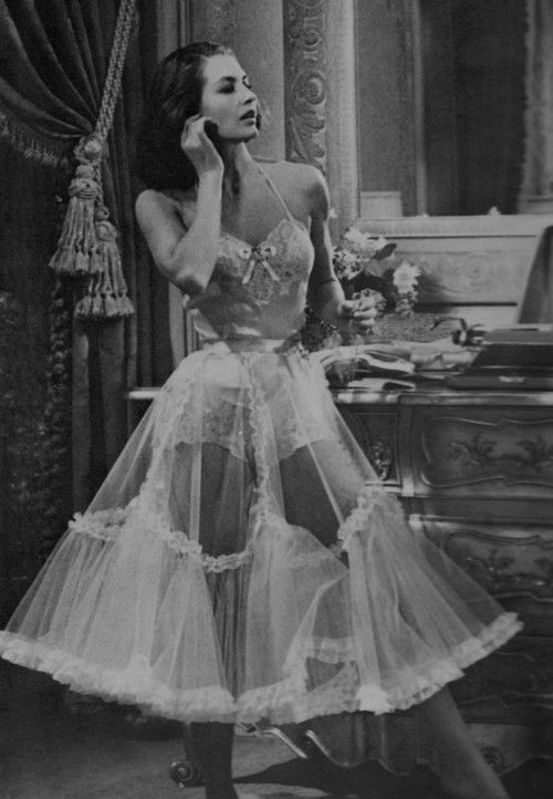 froufroufashionista:Cyd Charisse (via Pinterest)