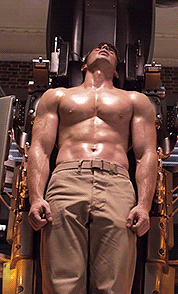forchrisevans:  chris evans + shirtless😏