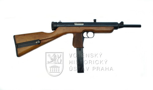 Samopal ČZ 148The prototypes marked ČZ 148 and ČZ 447 from the Czech Armoury in Strakonice brought a