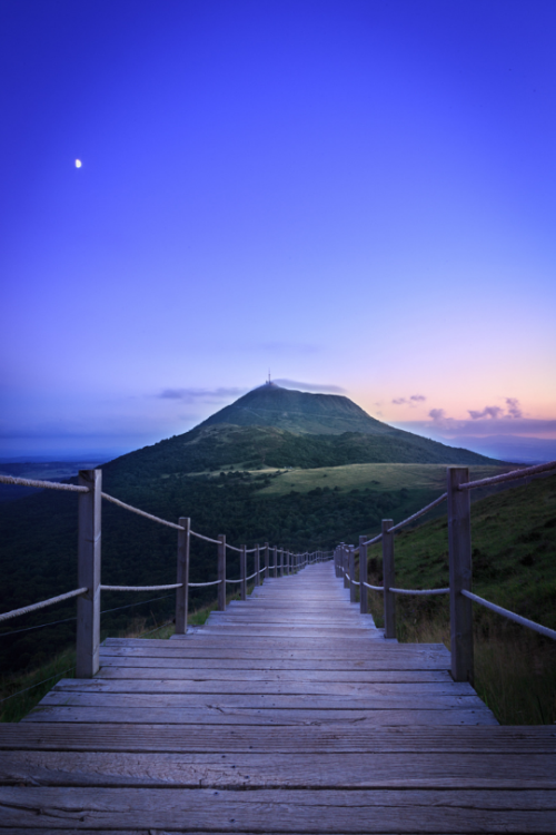 tulipnight:  Puy de dôme - France by landscape