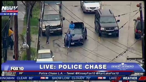 colachampagnedad: THEY LITERALLY STOPPED TO FLEX DURING A POLICE CHASE IN LA I’M DYING
