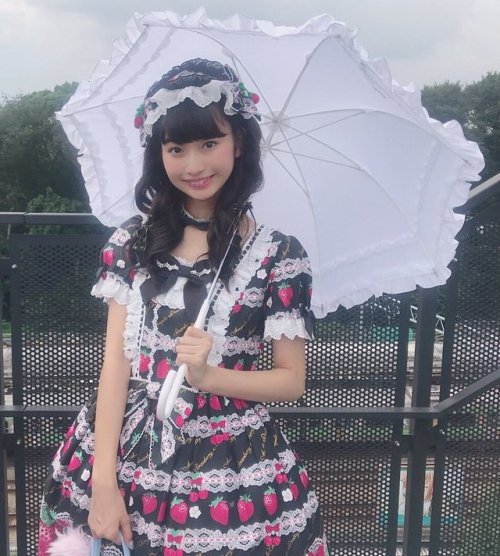 waitaminutebro:  本島莉々果（ふわふわ）(@ririkamotoshima)さん | Twitter
