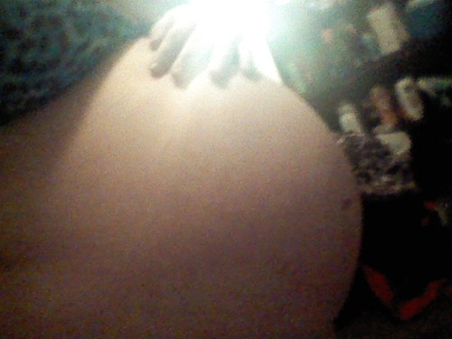 seximama2be:  How can anyone deny a pregnant body? 