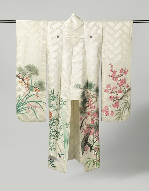 heaveninawildflower:Japanese Kimonos from Rijksmuseum.1) Red crepe silk (chirimen) with yuzen decora