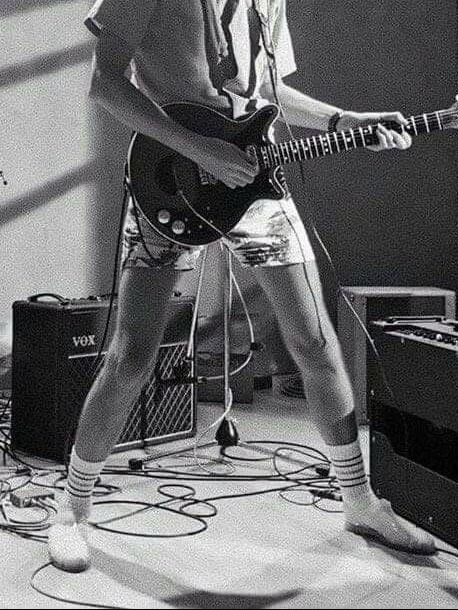 We Stan A Man With Long Legs