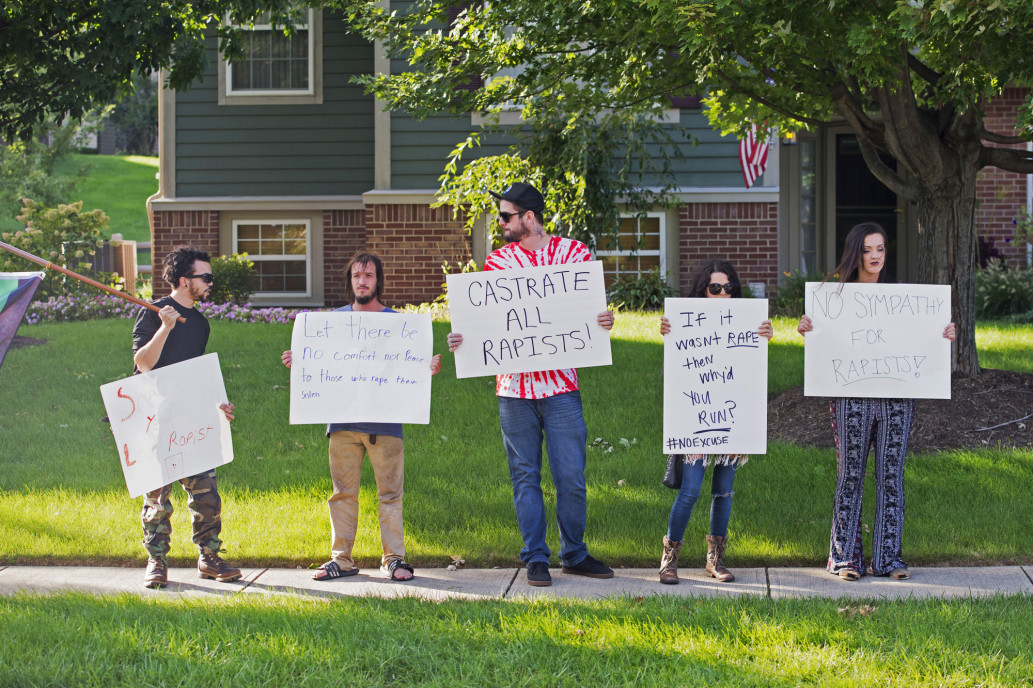 trebled-negrita-princess:  thetrippytrip:      Armed protesters have been waiting