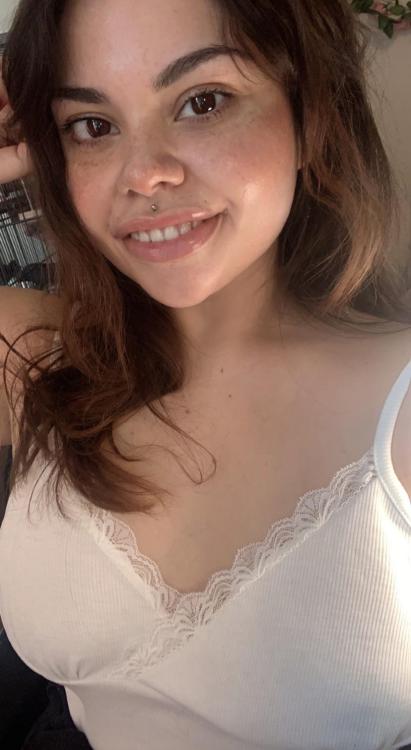 mixed-race-girls:

Mexican x Russian. Russian food is highly...