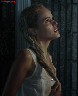 yesoldfashion:  Isabel Lucas