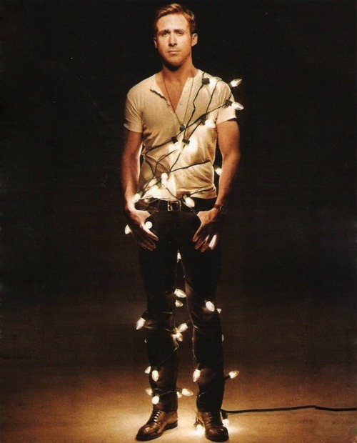 femme-fatale-6:  ALL I WANT FOR XMAS IS …. ryan gosling.  