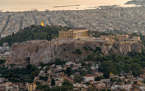 it-visitgreece-gr:L’Acropoli, Atene, Grecia Timelapse dell’accensione delle luci del Partenone e del