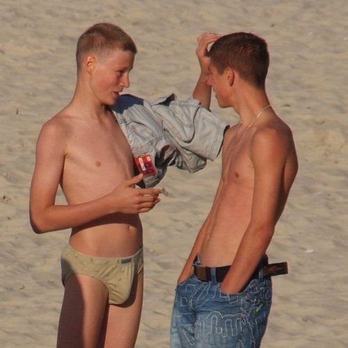 bandapart1:Young guy wearing briefs his mum boy bought. Don’t think he would do the same nowadays