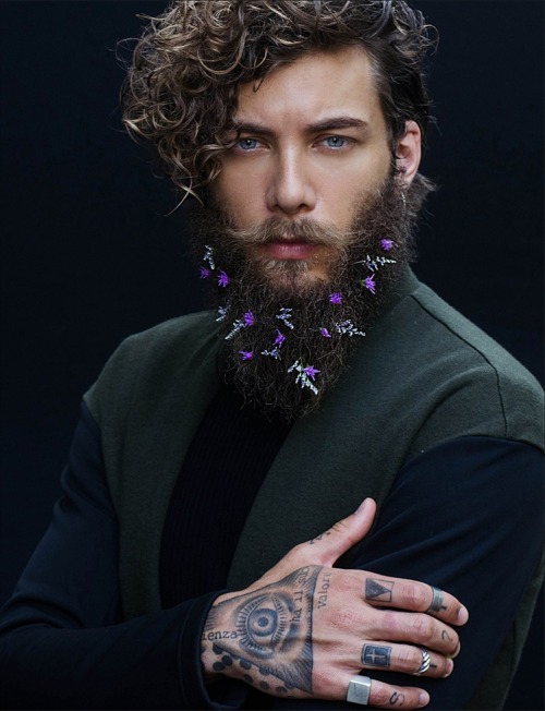 negro-pleaase:  What’s his name!?