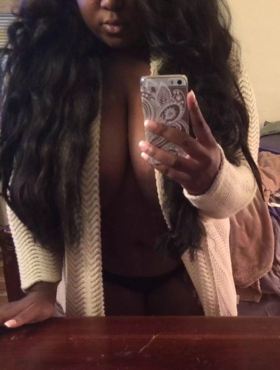 wetcvnt:  Dark skin Chubby But I still know I look good 