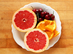 garden-of-vegan:  Pink grapefruit, cherries,