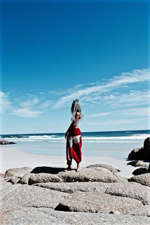 casualldefiance:  Oh I love the beach. Oh I love Cape Town 😍 Hair & life inspo by 2jam4u