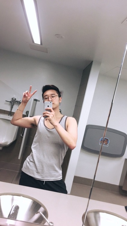 durianseeds: did i go to the gym or just take selfies in a washroom????/?/ who knows?  ¯\_(ツ)_/¯