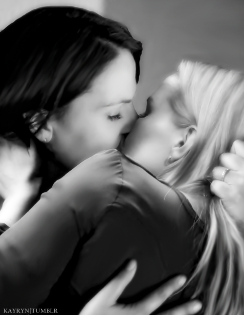  This Kiss // Swan Queen If you like, please reblog. Do. Not. Repost. 