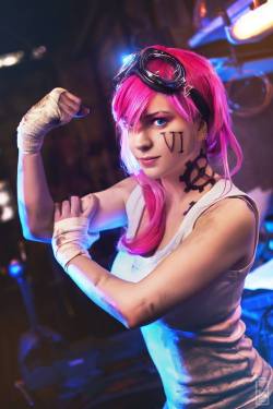 cosplayandanimes:  Vi - League of Legendssource