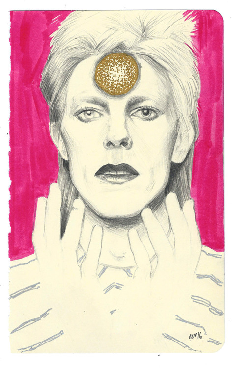 Bowie portrait in my Moleskine as a present for a friend. Framed him on metallic gold, I’m hop