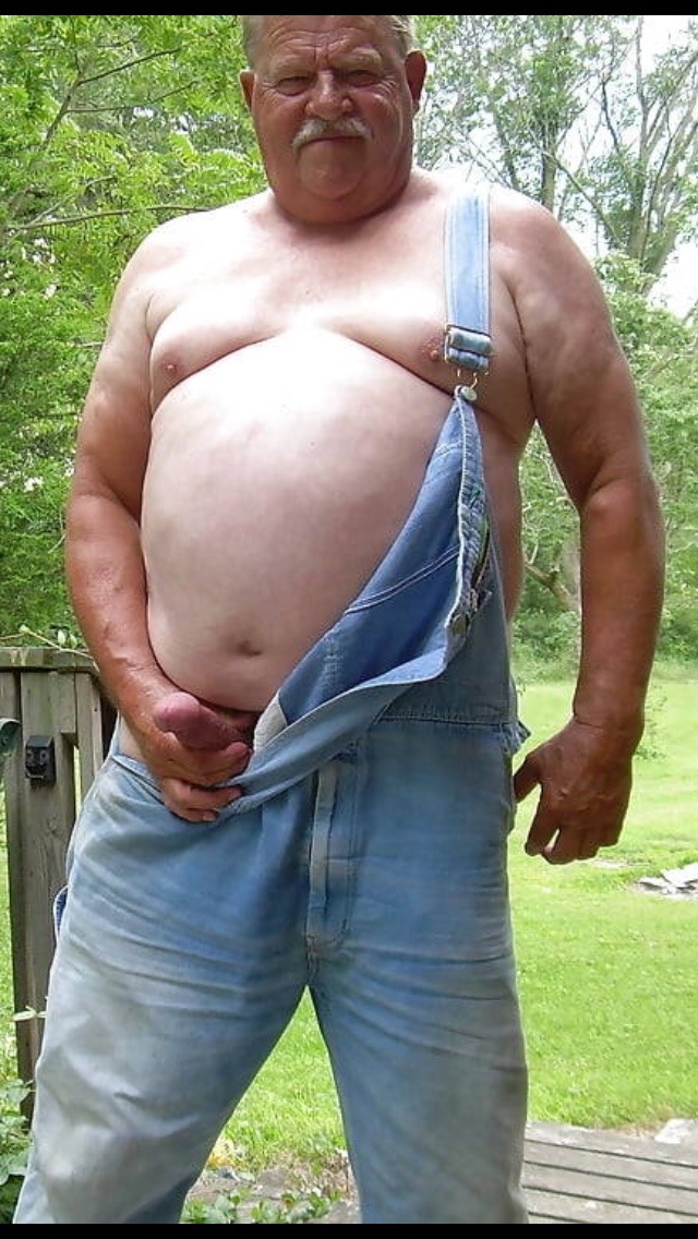 Big Man Pissing